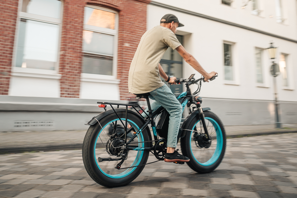 Understanding E-Bike Tires: Tubed vs. Tubeless